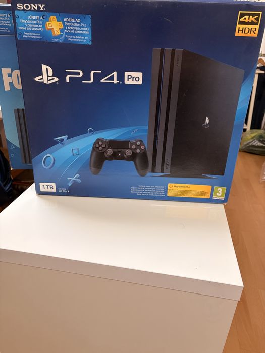 Dias Playstations 4 Pro 1TB