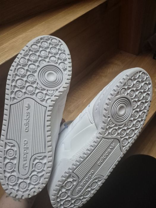 młodzieżowe Adidas Forum Low White model : HP6245

Rozmiar 38 i 2/3