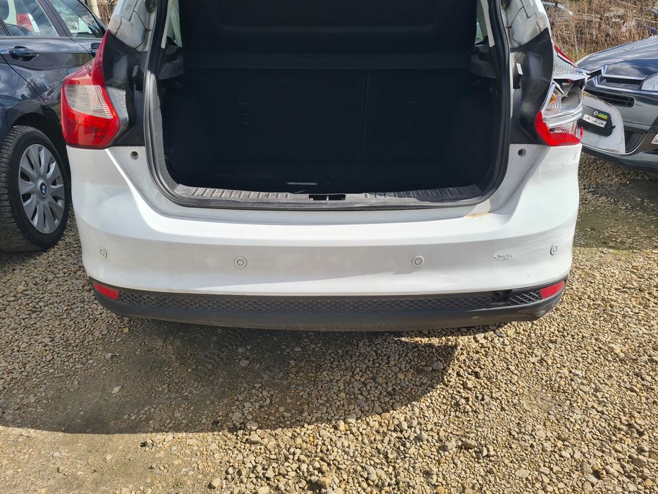 Zderzak tył focus mk3 hatchback czujniki pdc listwa zderzaka tył