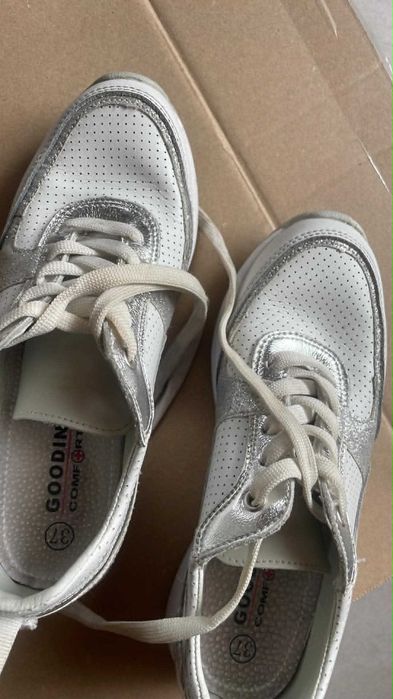Buty sportowe damskie