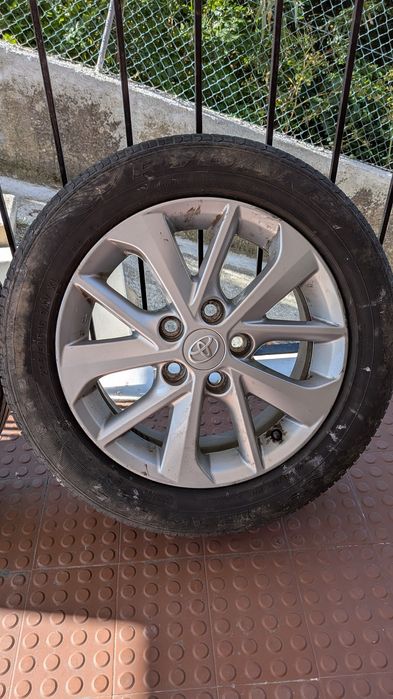 Jantes Originais Toyota Auris 16" + Pneus Barum 205/55 R16