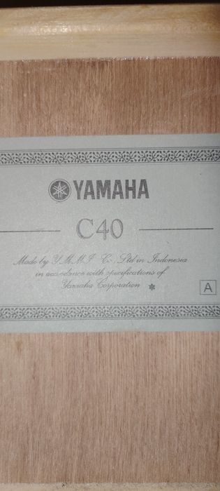 Guitarra Yamaha C40 + capa