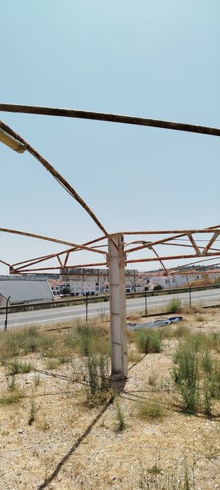 Vendo estrutura metálica