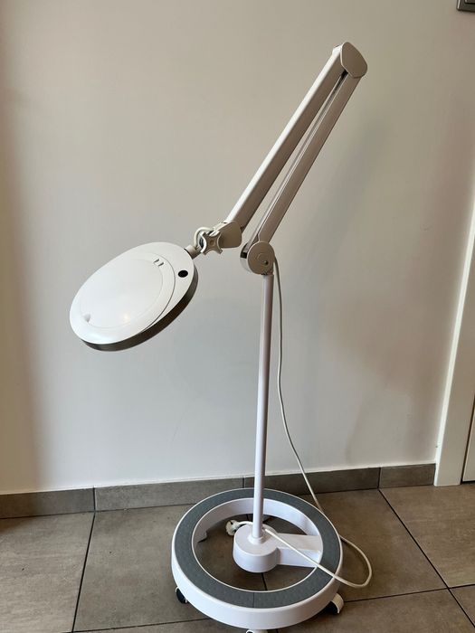 Sprzedam Lampa lupa Elegante 6014 60 led smd 5d ze statywem - używana.