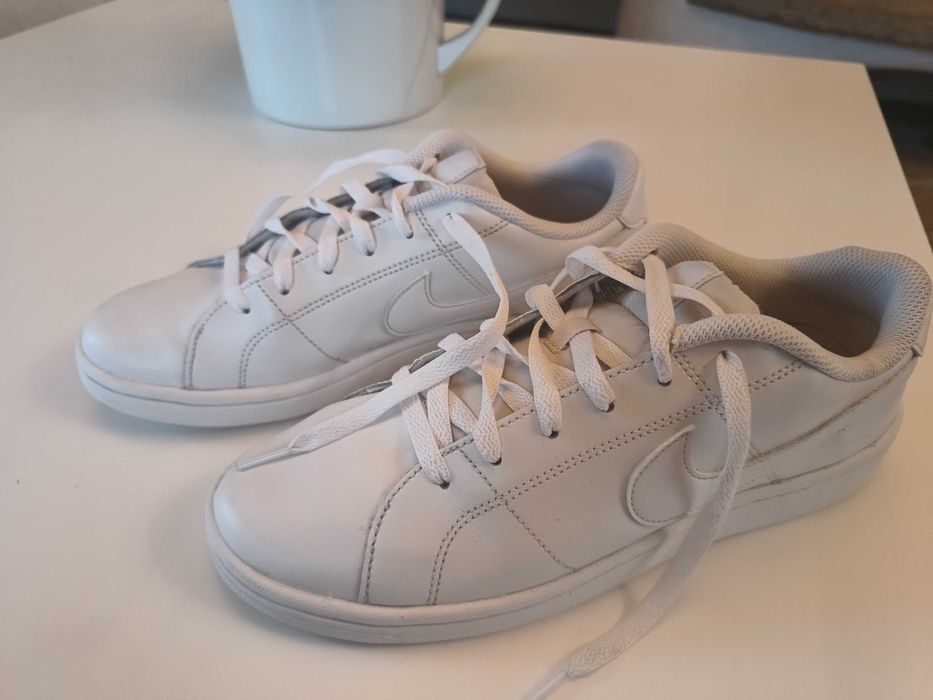 Buty firmy NIKE Białe