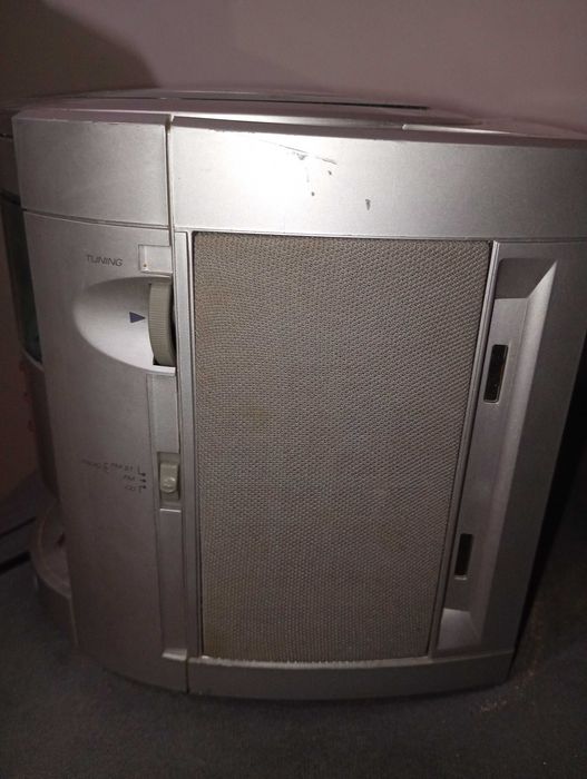 Міні музичний центр з годинником Universum