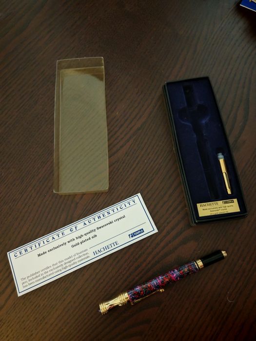 Caneta Hachette com cristal Swarovski