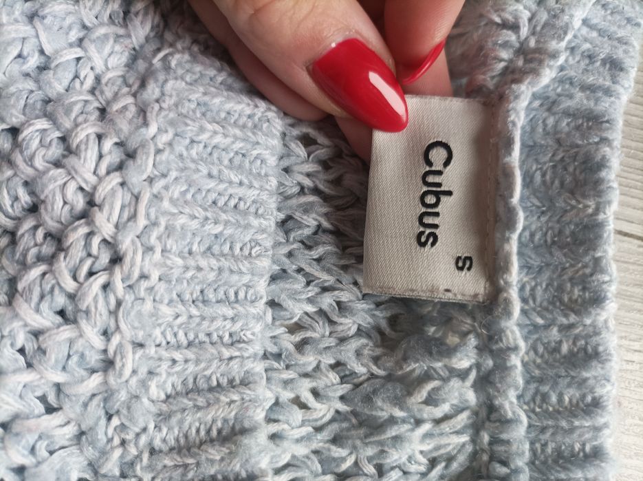 Sweterek błękitny pleciony r.s