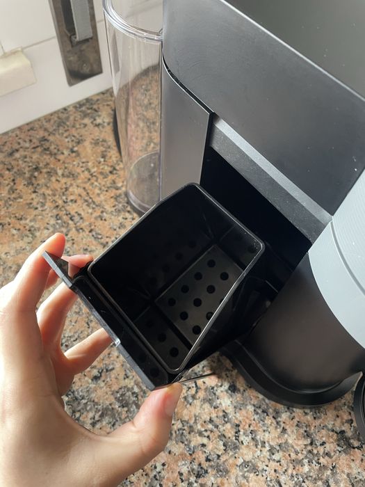 Máquina Nespresso Vertuo Next cinzenta