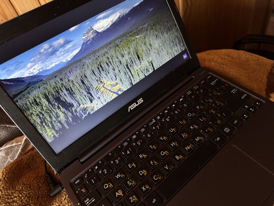 Нетбук Asus e203 m