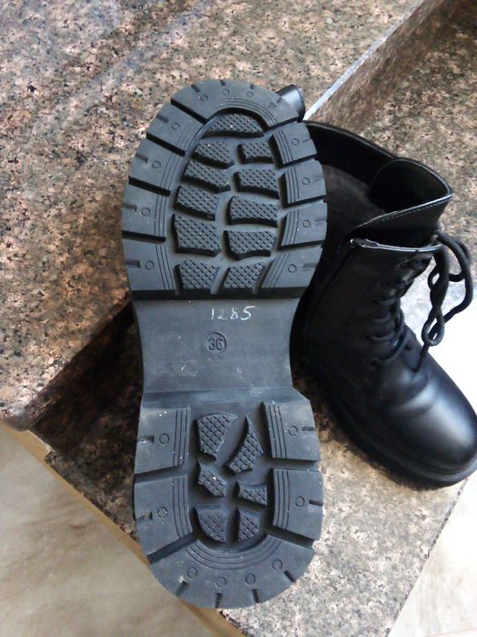 Продам зимові чобітки