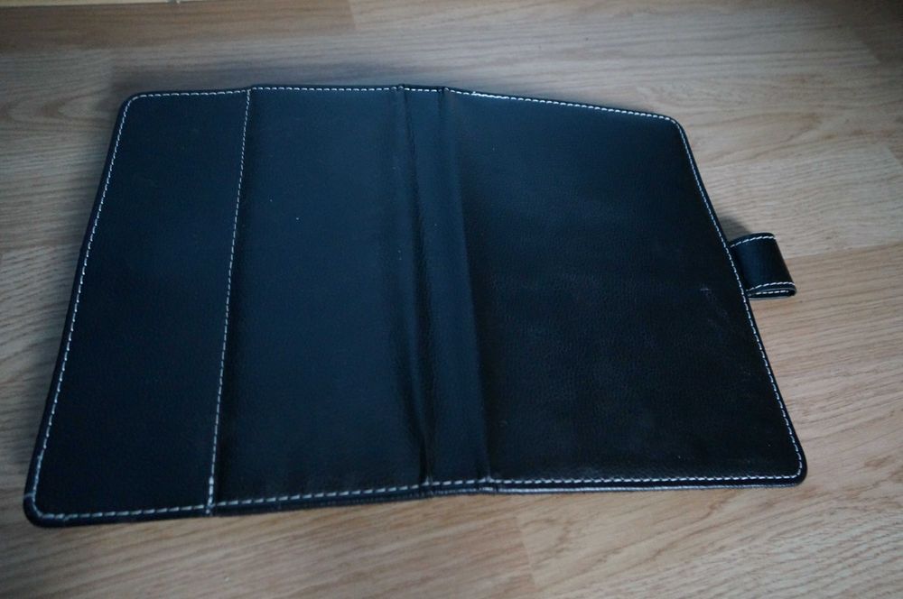 Czarne etui na tablet