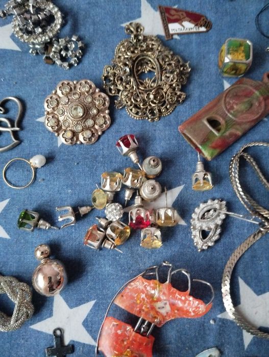 Продам разную бижутерию, цена за всё.