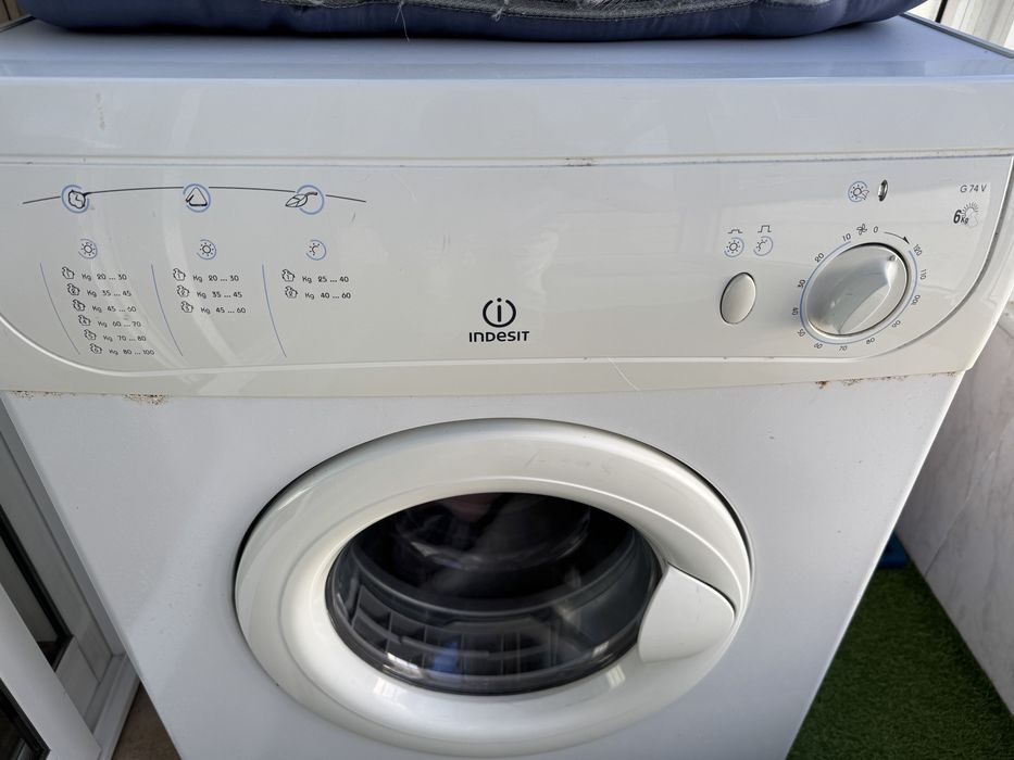 Máquina de secar roupa - Indesit