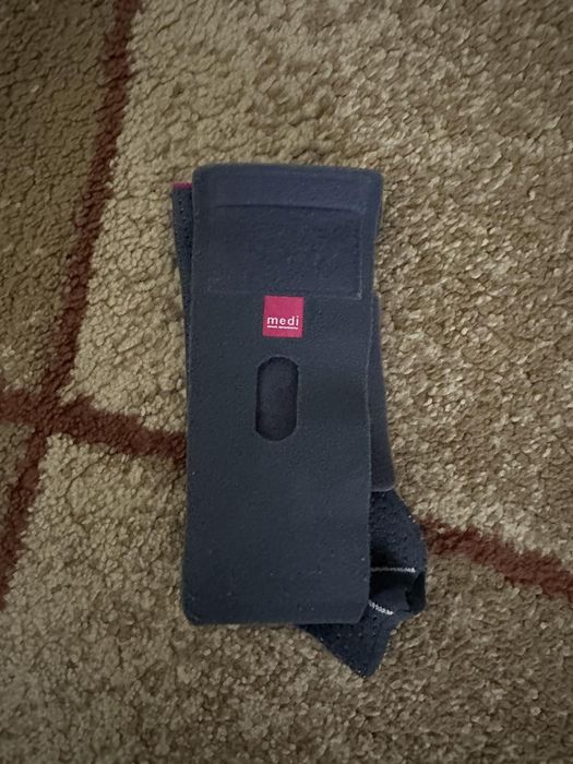 Бандаж для зап'ястя MEDI Manumed active