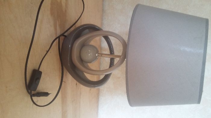 Lampke nocna sprzedam z żarówka led