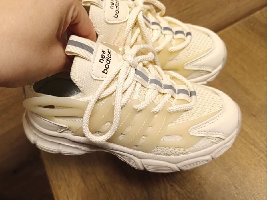 Кросівки для дівчинки бежеві беж легенькі кроссовки для девочки.