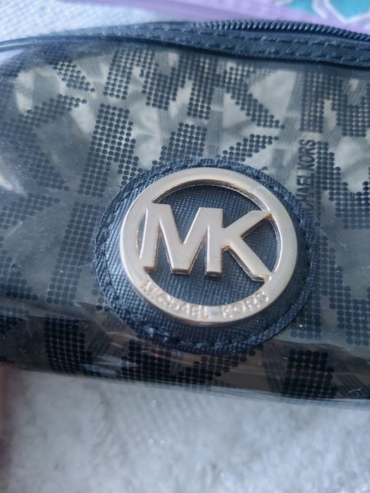 Zestaw dwóch kosmetyczek MK Michael Kors clinique