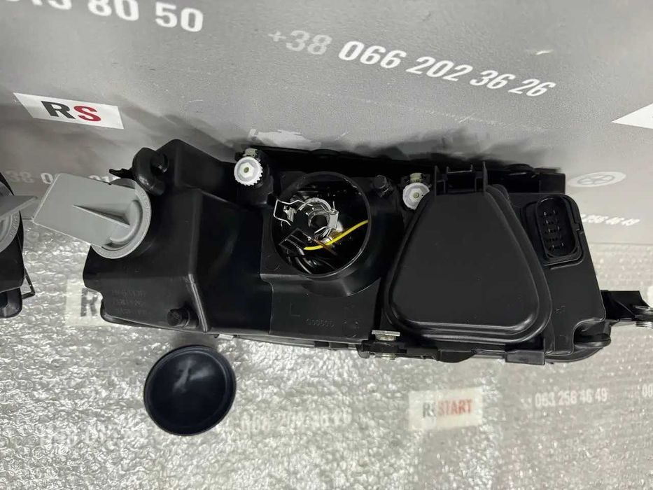 Фари на Volkswagen Passat B5 (Фольксваген Пасат B5) 2000–2005 ZVW1142R