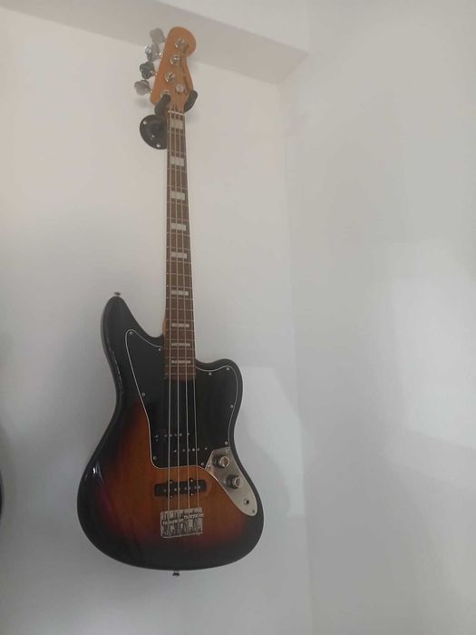 Baixo Squier Jaguar escala 32". Como novo.