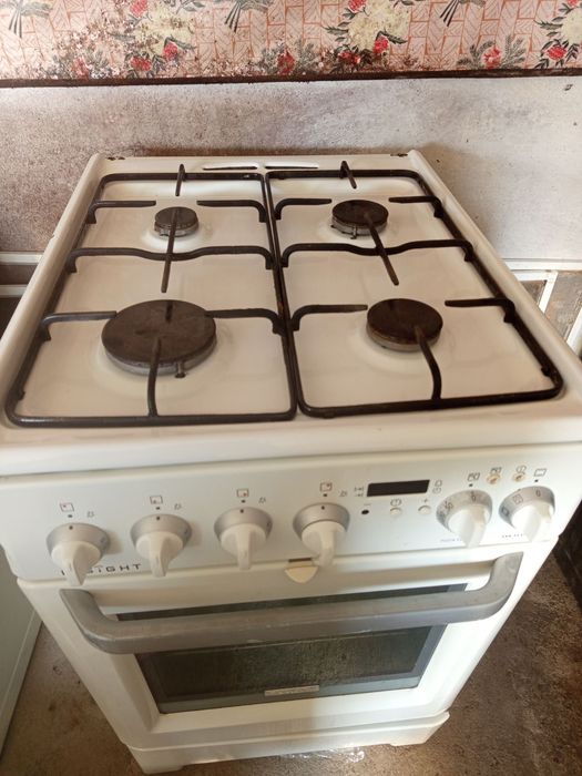 Продам газову плиту Electrolux
