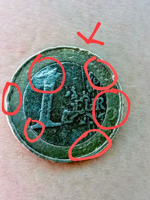 Moeda descentralizada com erros/defeitos/excessos de metal