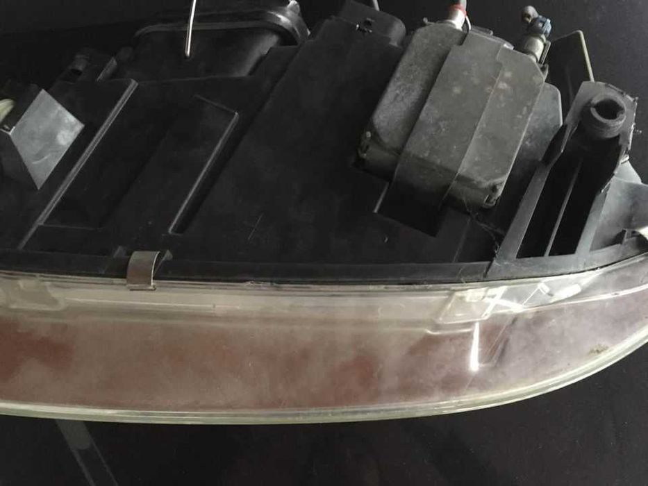 Farol óptica lado direito para audi A6 C5 de xenon marca Hella