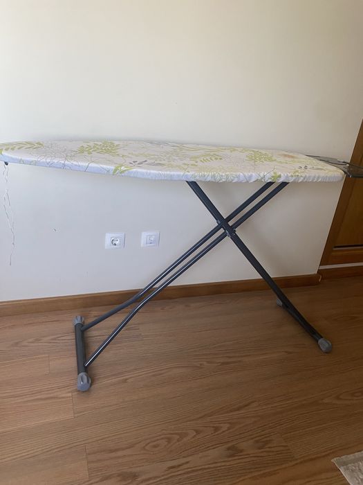 Tábua de passar roupa como nova