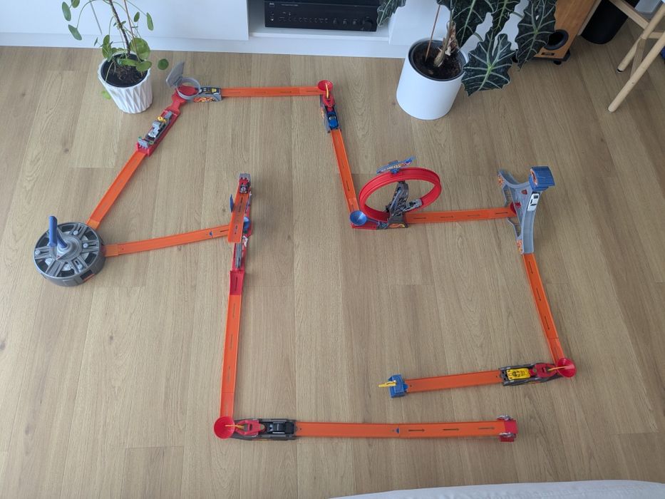 Hot wheels mega zestaw + autka