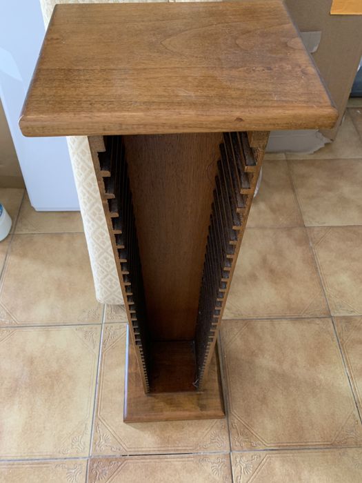 Suporte de madeira para CDS