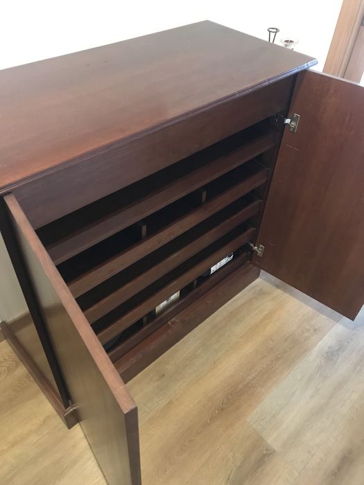 Garrafeira de gavetas linhas direitas em carvalho