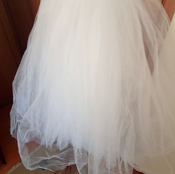 Vestido de noiva em renda e tule e estilo bailarina - Branco