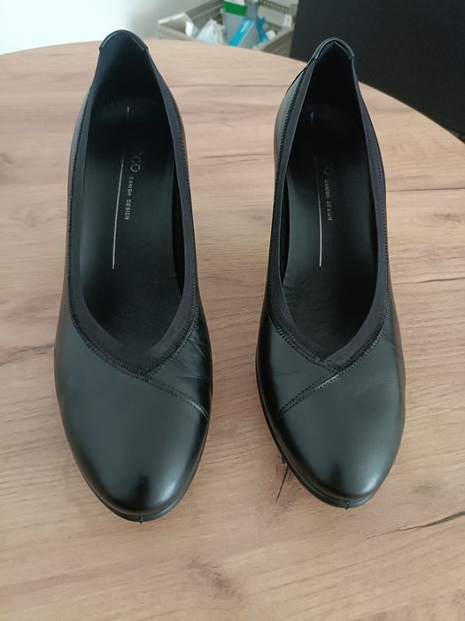 Czarne czółenka Ecco rozmiar 40