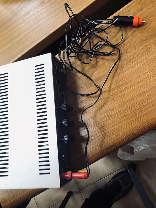 Vintage old sound amplifier in perfect condition.64584259333378120