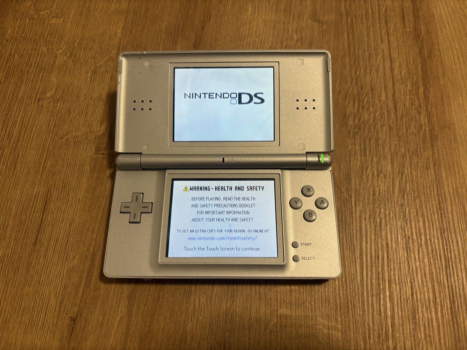 Nintendo DS Lite Srebrna + Akcesoria