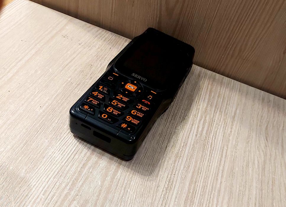 Телефон SERVO F3 4000 мАч 4 сим карты черный с большим дисплеем и каме