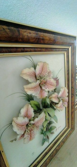 Conjunto de quadros em porcelana em bom estado