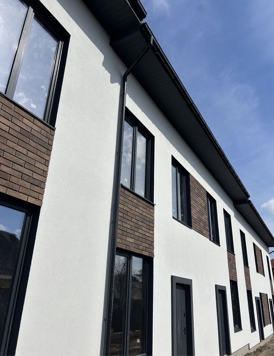 Таунхаус в центрі міста Опалення Газ Комунікації всі центрпльні