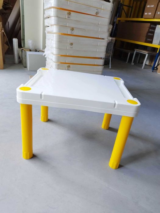 Mesa multiusos 73x60x53Alt polipropileno  branca/ amarela