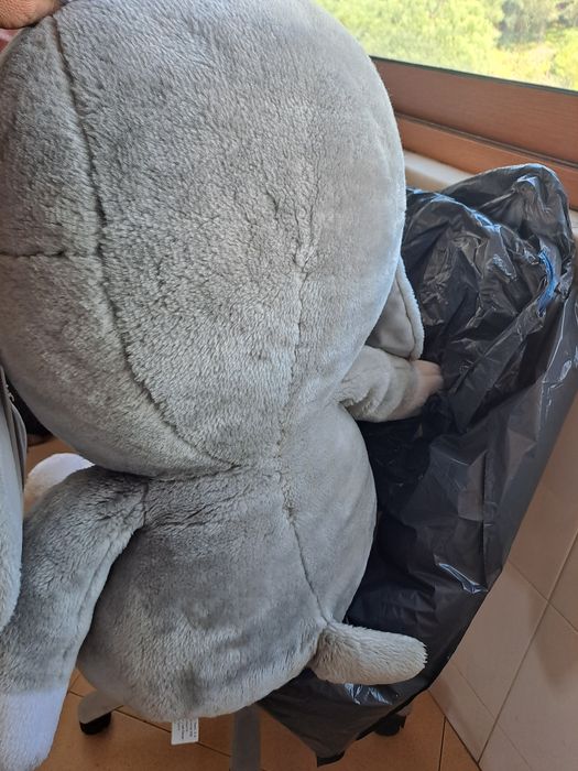 Cão peluche grande