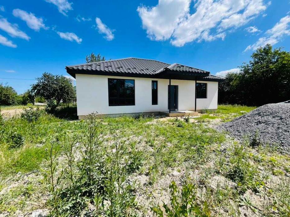 Будинок у мальовничій локації біля лісу та озера!