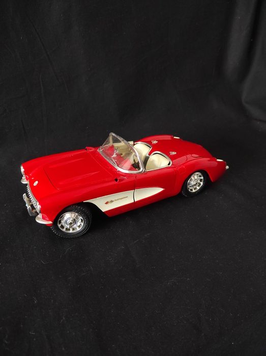 Miniatura escala 1:18 Chevrolet Corvette
