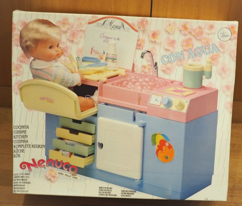 Antiga cozinha Nenuco menina da Famosa, nunca brincada e em caixa