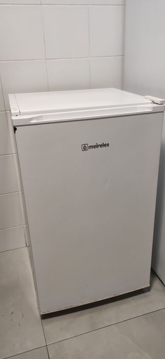 Frigobar médio novo