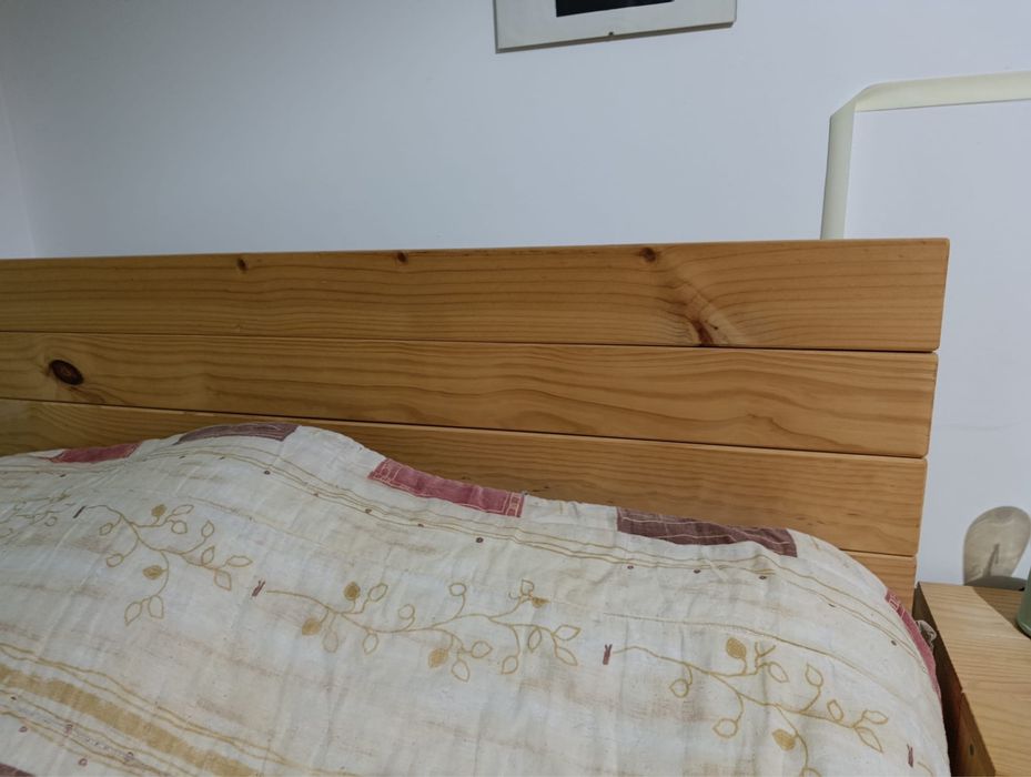 Cama + Mesa cabeceira  mueble lufe madeira natural