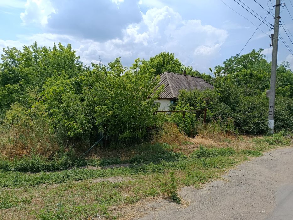 Будинок та земельна ділянка