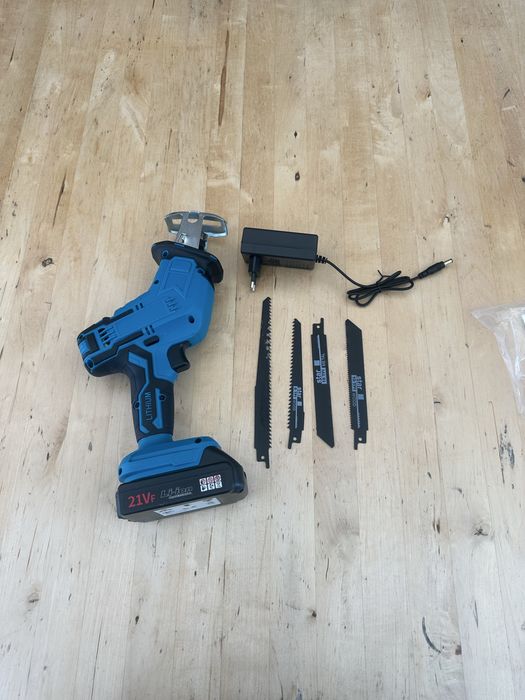 Serra Sabre Elétrica 21V com Bateria, Carregador e Lâminas