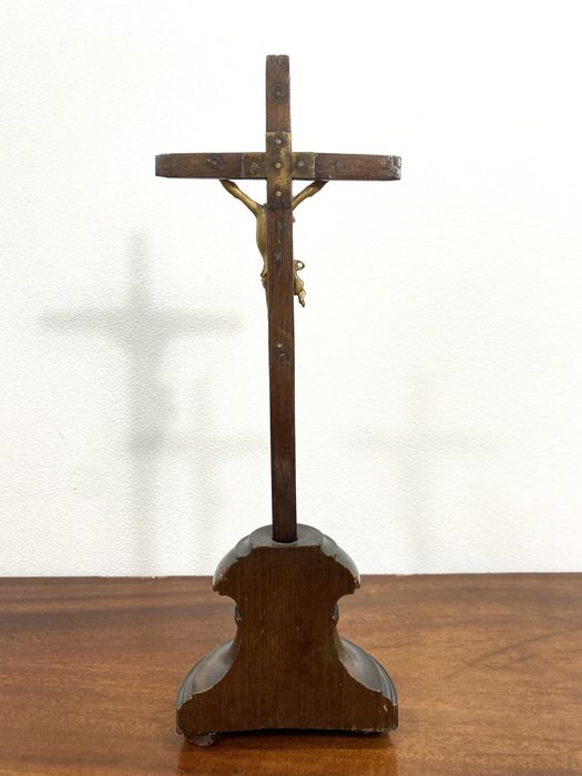 Crucifixo de mesa.