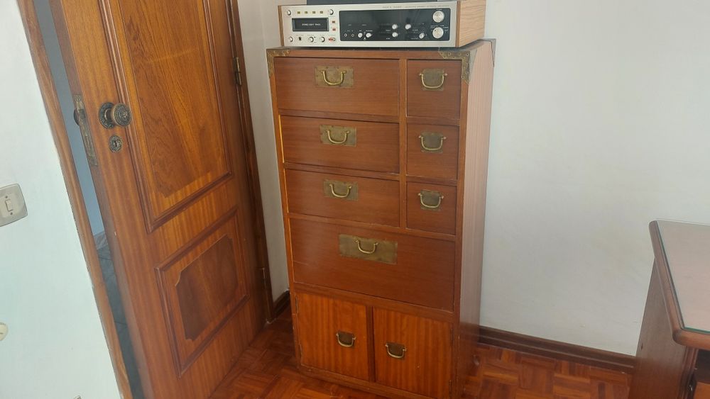 Móvel tipo comoda com gavetas diversas