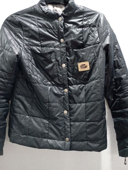 Чорна легка куртка